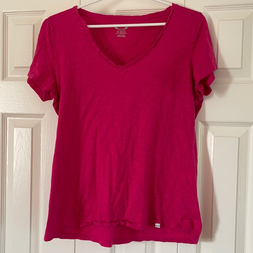 Pink Oakley T-shirt Size XL 🥰🥰